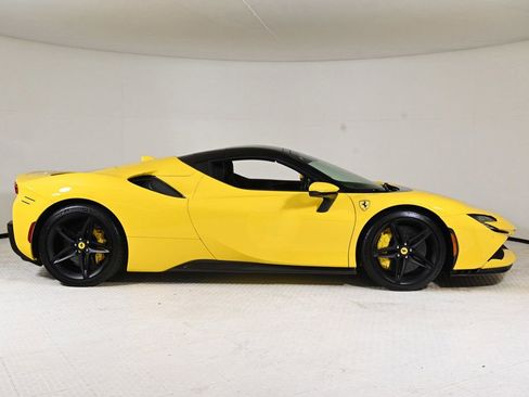 Used 2022 Ferrari SF90 Spider image 10
