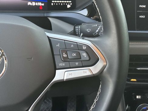 Used 2024 Volkswagen Taos SE image 23