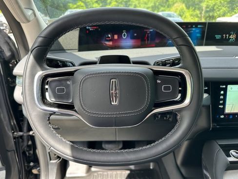 New 2025 Lincoln Navigator Reserve AWD/4WD image 6