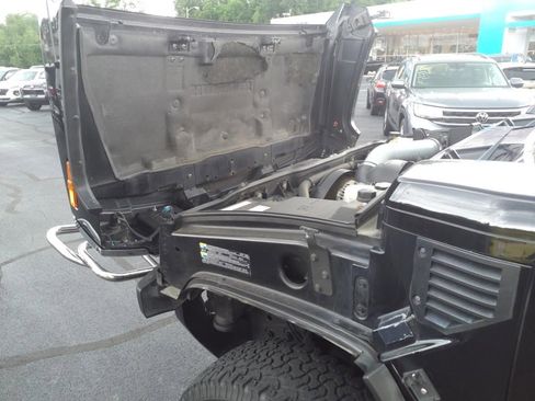 Used 2005 HUMMER H2 SUT w/ Preferred Equipment Group image 27
