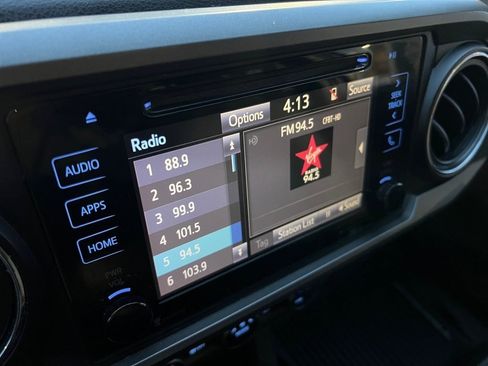 Used 2016 Toyota Tacoma TRD Sport image 31