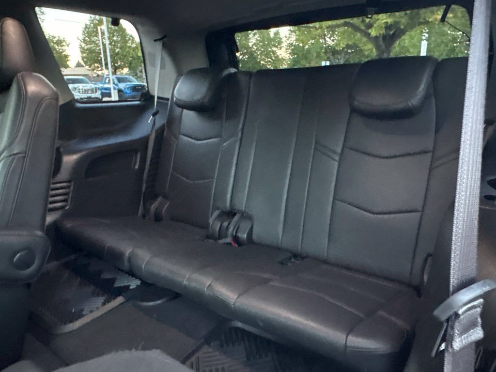 Used 2019 Cadillac Escalade Luxury AWD/4WD image 21