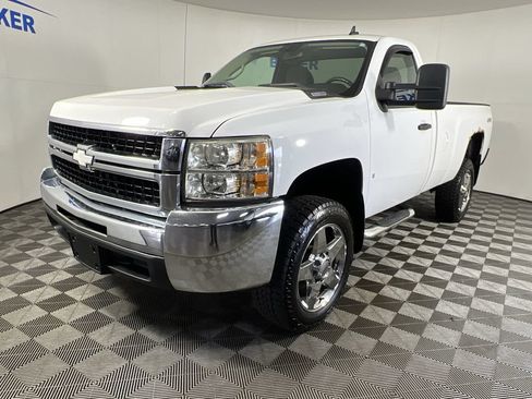 Used 2007 Chevrolet Silverado 2500 LT w/ EZ-Lift Tailgate Package AWD/4WD image 3