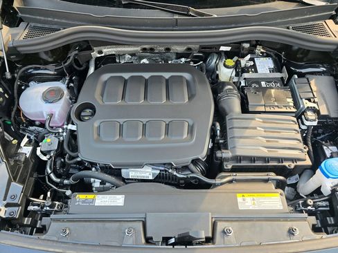 New 2025 Volkswagen Tiguan SE image 17