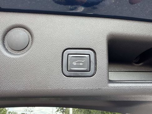 Used 2022 Chevrolet Equinox RS w/ Infotainment Package FWD image 29
