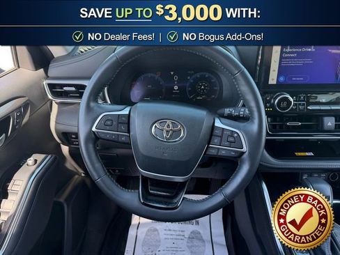 Used 2024 Toyota Highlander Platinum FWD image 18