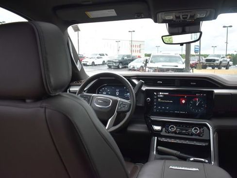 Used 2025 GMC Sierra 2500 Denali w/ Technology Package AWD/4WD image 27