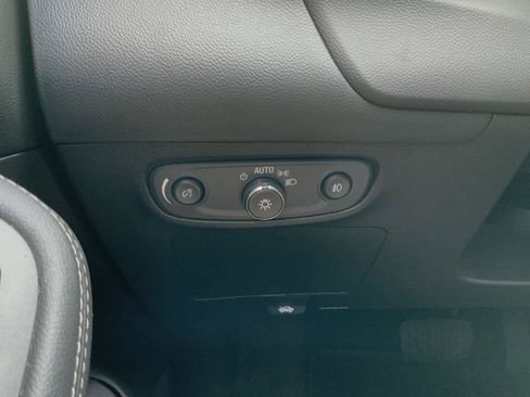 Used 2022 Buick Encore GX Select w/ Sport Touring Package FWD image 32