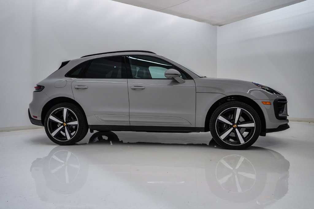 Certified 2026 Porsche Macan AWD/4WD image 9