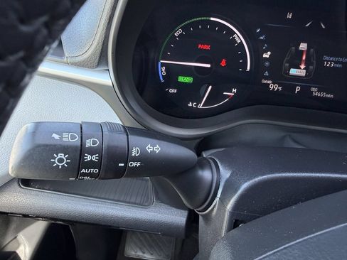 Used 2025 Toyota Sienna XLE FWD image 23