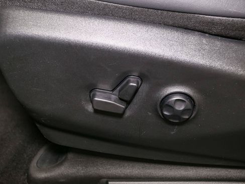 Used 2025 Chrysler Pacifica Select FWD image 42
