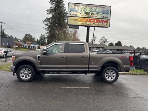 Used 2017 Ford F250 Lariat w/ Chrome Package image 2
