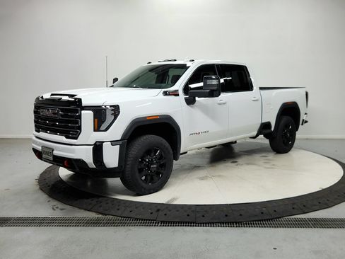 Used 2026 GMC Sierra 2500 AT4 AWD/4WD image 4