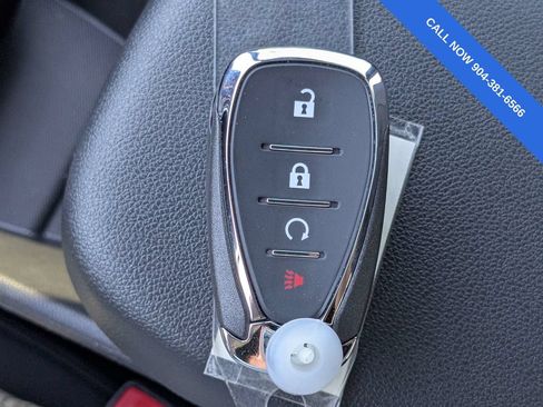 Used 2025 Chevrolet Trax RS w/ Sunroof Package FWD image 33