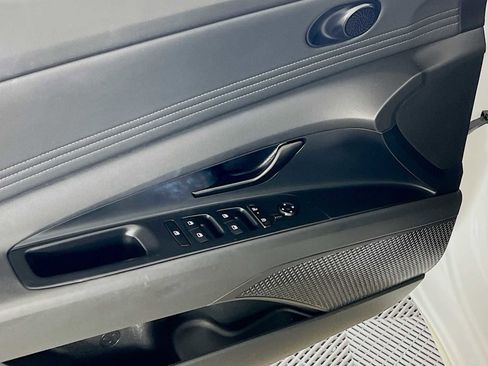 Certified 2025 Hyundai Elantra Sport FWD image 17