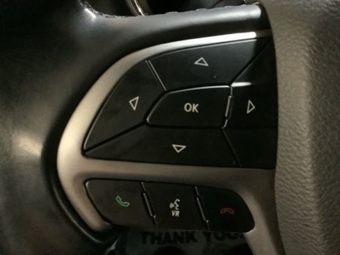 Used 2021 Jeep Grand Cherokee Laredo image 27