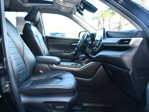 Certified 2022 Toyota Highlander XLE image 22