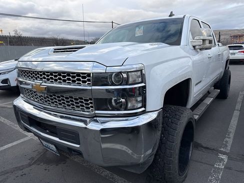 Used 2019 Chevrolet Silverado 2500 LT image 2