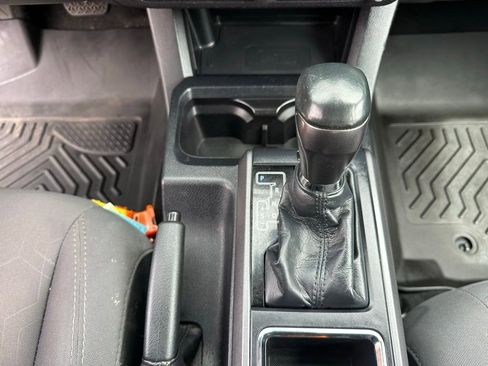 Used 2018 Toyota Tacoma TRD Sport AWD/4WD image 24