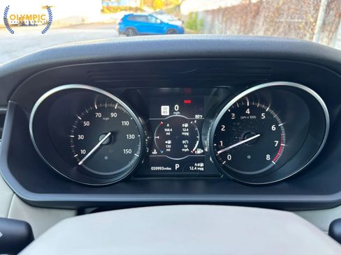 Used 2018 Land Rover Discovery SE image 25