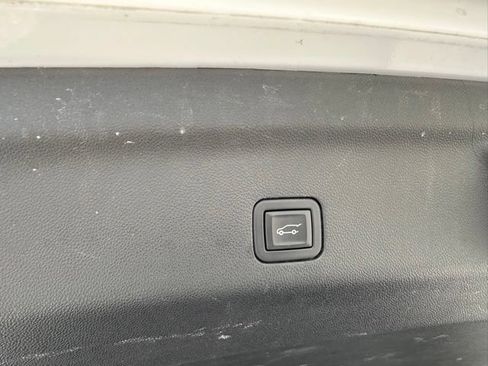 Used 2023 Chevrolet Tahoe Premier AWD/4WD image 32