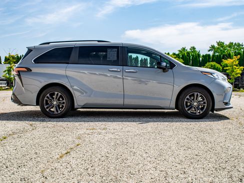 Used 2024 Toyota Sienna XSE w/ XSE Plus Package AWD/4WD image 2