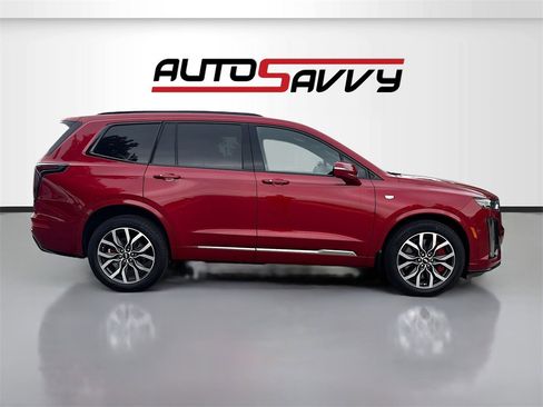 Used 2024 Cadillac XT6 Sport w/ Technology Package image 8
