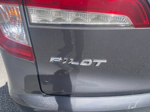 Used 2019 Honda Pilot Touring image 11