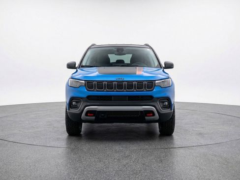 Used 2025 Jeep Compass Trailhawk AWD/4WD image 2