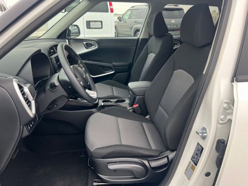 Used 2025 Kia Soul LX w/ LX Technology Package image 34
