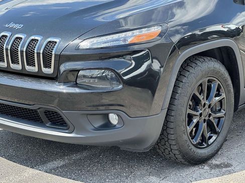 Used 2016 Jeep Cherokee Latitude FWD image 8