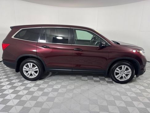 Used 2017 Honda Pilot LX image 4