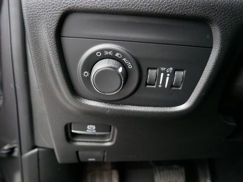 Used 2024 Jeep Grand Cherokee Altitude image 11