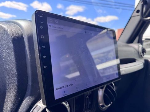 Used 2017 Jeep Wrangler Unlimited Sahara w/ Connectivity Group image 17