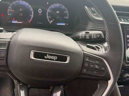 Used 2023 Jeep Grand Cherokee Laredo w/ Luxury Tech Group I AWD/4WD image 10