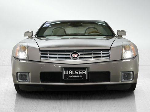 Used 2005 Cadillac XLR image 11