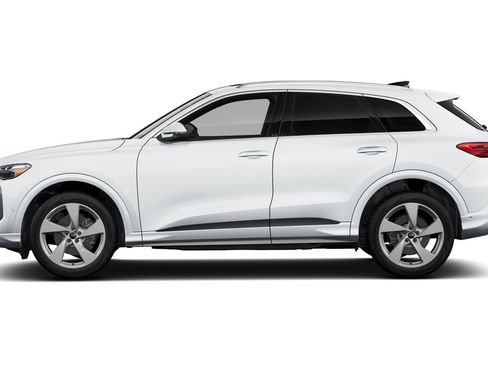 Certified 2025 Audi Q5 Premium w/ Premium Plus AWD/4WD image 8
