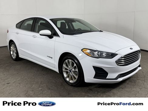 Used 2019 Ford Fusion SE FWD image 1