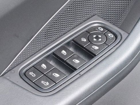 Used 2025 Porsche Macan Electric image 18