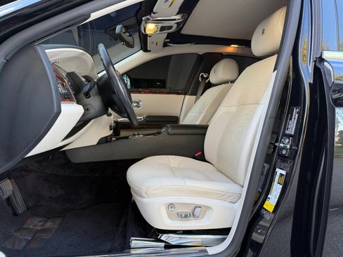 Used 2013 Rolls-Royce Ghost RWD image 17