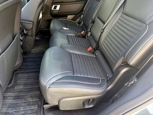 Used 2024 Land Rover Discovery Metropolitan Edition AWD/4WD image 13