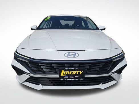 Certified 2024 Hyundai Elantra Limited FWD image 9