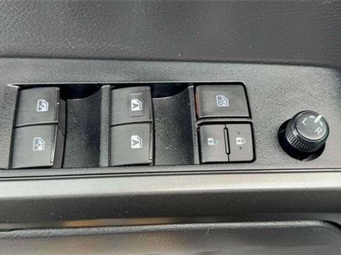 Certified 2022 Toyota Tacoma TRD Off-Road image 14