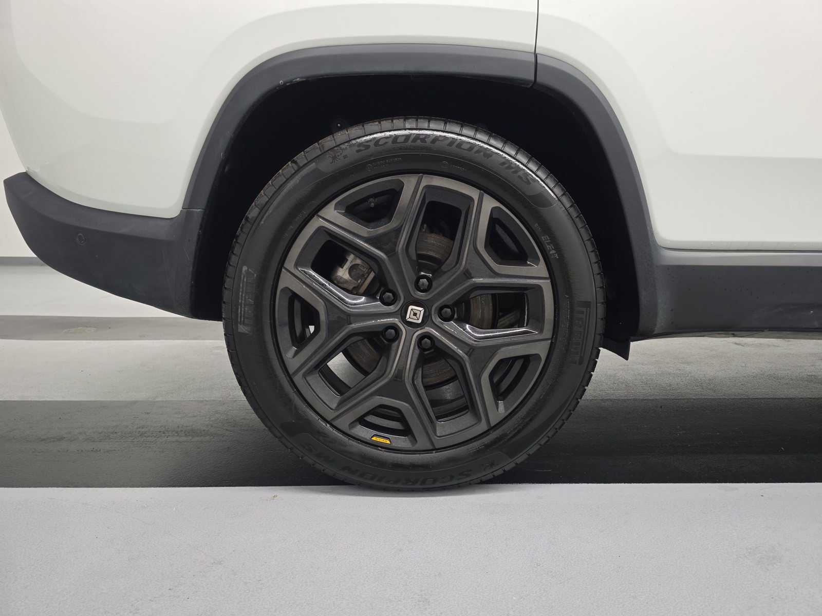 Used 2025 Rivian R1S Adventure Dual AWD/4WD image 12