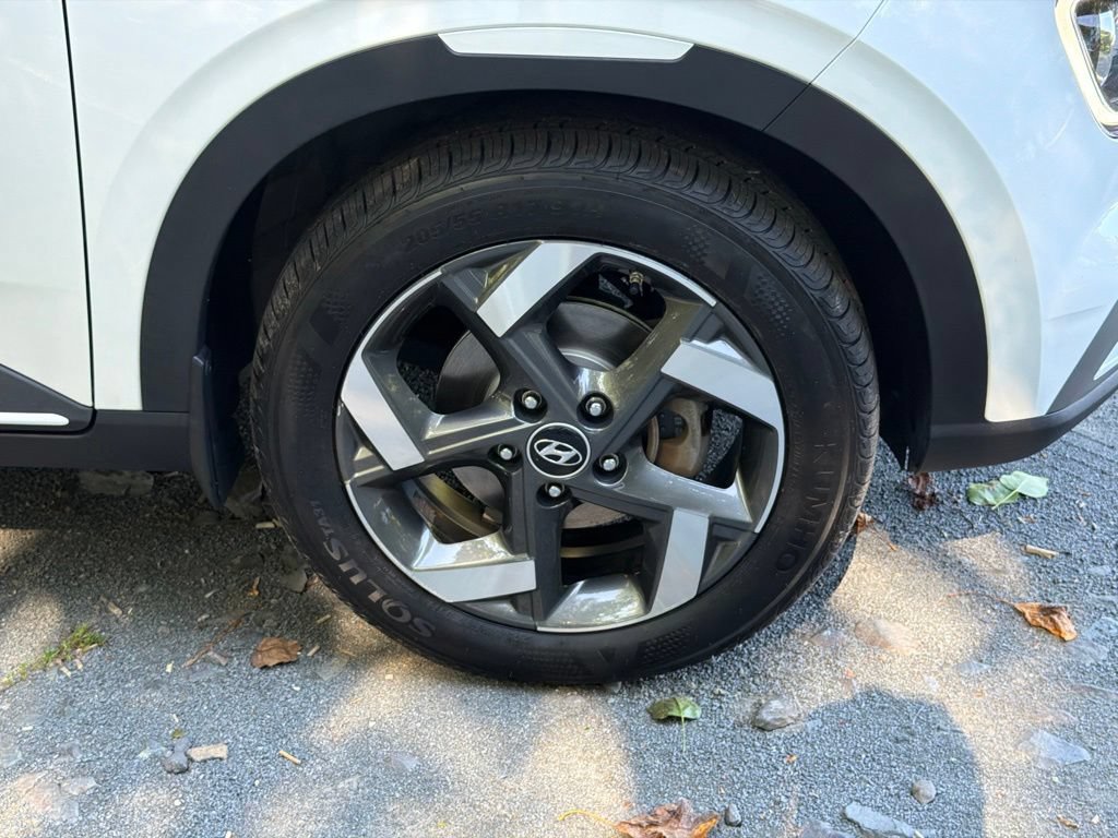 Certified 2023 Hyundai Venue Limited w/ Cargo Package FWD image 8