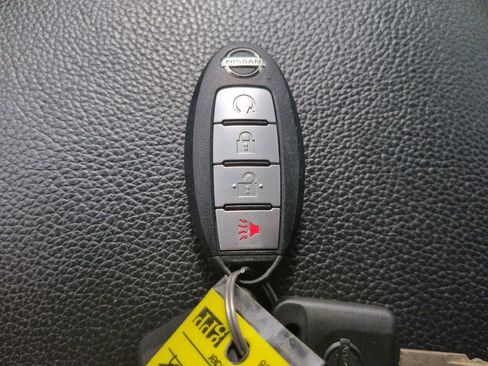 Used 2019 Nissan Titan PRO-4X w/ Pro-4x Convenience Package AWD/4WD image 28