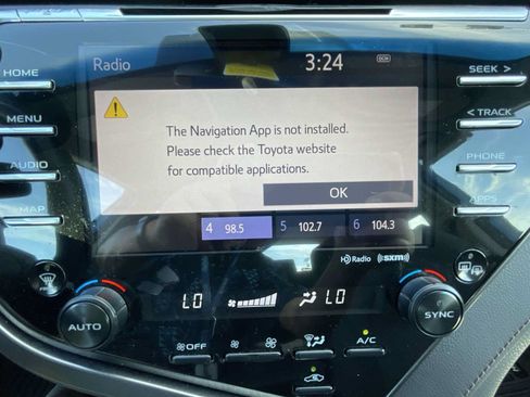 Used 2019 Toyota Camry XLE FWD image 19