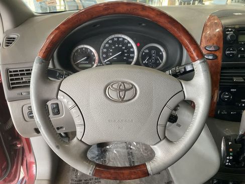 Used 2005 Toyota Sienna XLE Limited FWD image 17