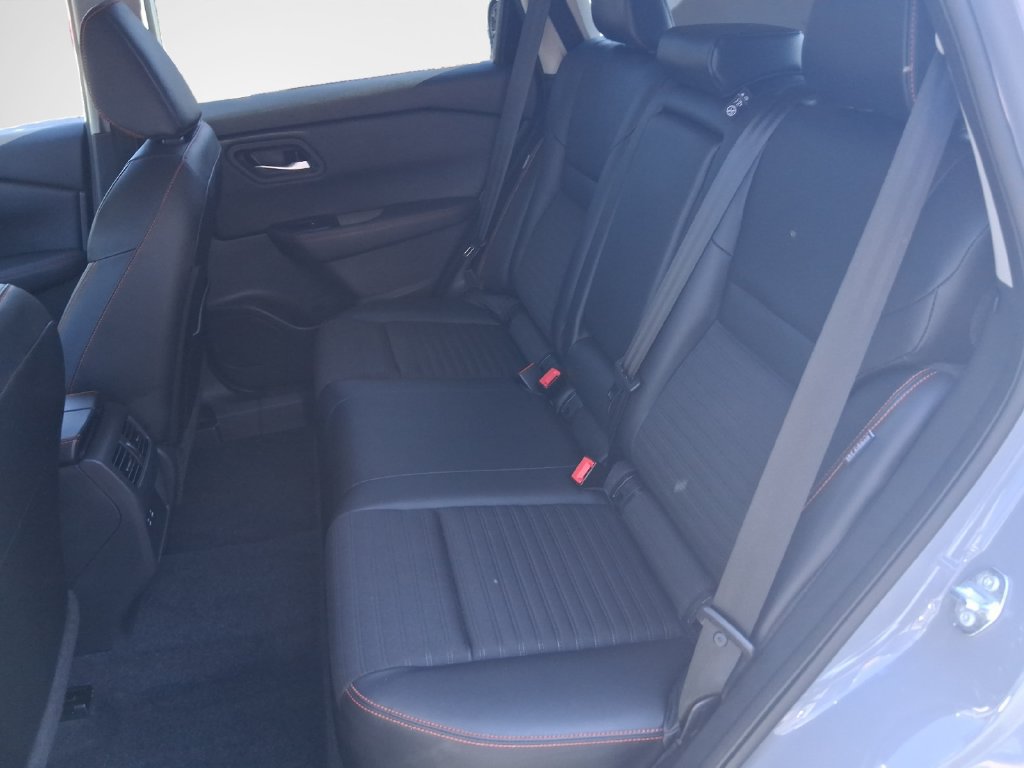 Used 2025 Nissan Rogue SV AWD/4WD image 24