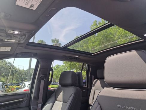 Used 2024 GMC Yukon XL Denali w/ Advanced Technology Package AWD/4WD image 23